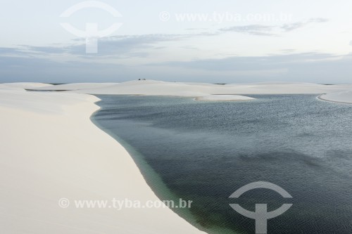 Lagoa e dunas no Parque Nacional dos Lençóis Maranhenses  - Santo Amaro do Maranhão - Maranhão (MA) - Brasil