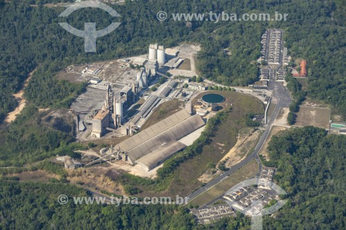 Vista aérea de indústria na Floresta Amazônica - Manaus - Amazonas (AM) - Brasil