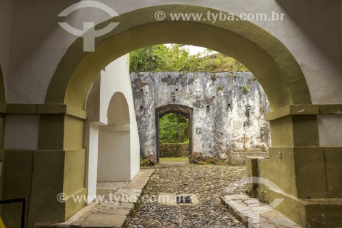 Passagem para área de jardim interno da Casa dos Contos - Ouro Preto - Minas Gerais (MG) - Brasil