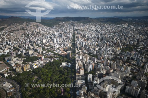 Foto feita com drone de parte de Belo Horizonte com a Serra do Curral ao fundo - Belo Horizonte - Minas Gerais (MG) - Brasil