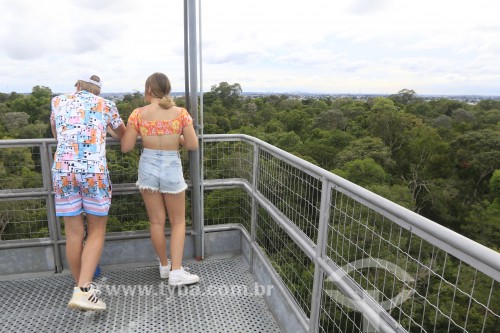 Turistas na torre de observação do Museu da Amazônia (MUSA) - Manaus - Amazonas (AM) - Brasil