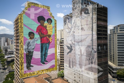 Foto feita com drone de grafites em fachada de prédios - Belo Horizonte - Minas Gerais (MG) - Brasil