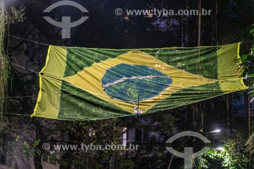 Bandeira do Brasil feita de filó de autoria de Francisco Josê Antonio do Nascimento - Rua Bulhões de Carvalho - Rio de Janeiro - Rio de Janeiro (RJ) - Brasil
