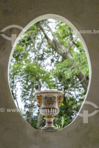 Vaso de cerâmica (Louças do Porto) no Museu do Açude - Rio de Janeiro - Rio de Janeiro (RJ) - Brasil