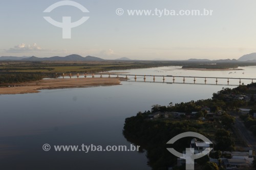 Vista da Ponte dos Macuxis sobre o Rio Branco, também conhecida como Ponte dos Macuxi - Boa Vista - Roraima (RR) - Brasil