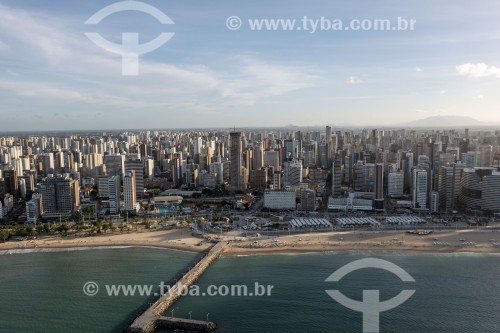 Foto feita com drone da orla da cidade - espigão do Nautico na frente - Fortaleza - Ceará (CE) - Brasil