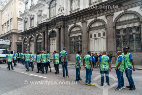 Equipe de apoio da RioTur para organização dos blocos de rua - Rua Primeiro de Março  - Rio de Janeiro - Rio de Janeiro (RJ) - Brasil