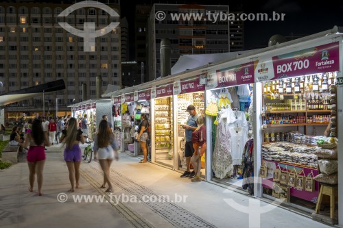 Feirinha da Beira-Mar durante a noite - ponto turístico de venda de artesanto e produtos regionais - Fortaleza - Ceará (CE) - Brasil