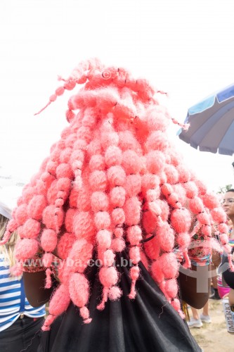 Foliã usando peruca rosa - Bloco de carnaval de rua Divinas Tretas - Parque do Flamengo - Rio de Janeiro - Rio de Janeiro (RJ) - Brasil