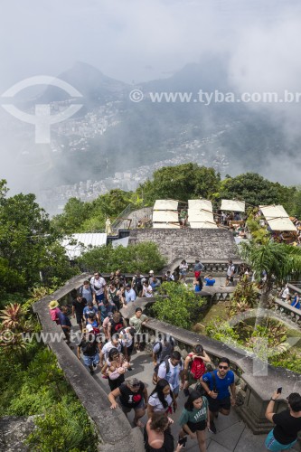 Turistas na escadaria de acesso ao Cristo Redentor - Rio de Janeiro - Rio de Janeiro (RJ) - Brasil