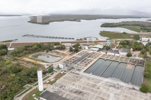 Foto feita com drone da Estação de Tratamento de Água Gavião - açude Gavião no fundo - Pacatuba - Ceará (CE) - Brasil
