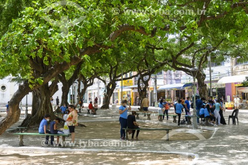 Pessoas em horário de lazer na Praça General Tibúrcio - Fortaleza - Ceará (CE) - Brasil