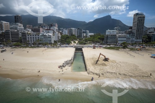 Foto feita com drone de máquinas retirando areia do canal do Jardim de Alah - Rio de Janeiro - Rio de Janeiro (RJ) - Brasil