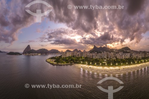 Foto feita com drone da Praia do Flamengo ao anoitecer - Rio de Janeiro - Rio de Janeiro (RJ) - Brasil