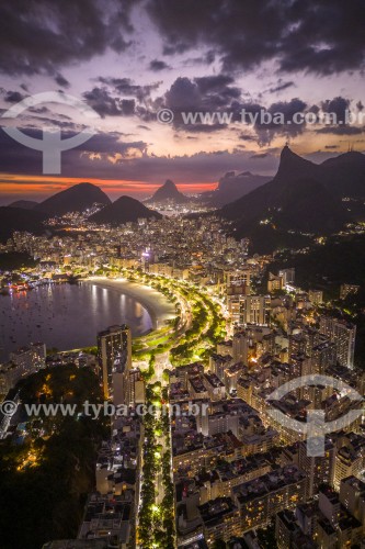 Foto feita com drone da orla da Praia de Botafogo à noite - Rio de Janeiro - Rio de Janeiro (RJ) - Brasil