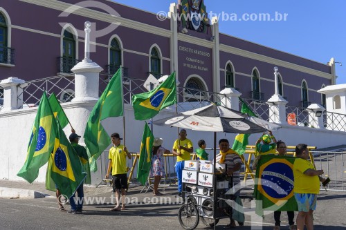 Manifestação antidemocrática pedindo intervenção das forças armadas contra o resultado da eleição em frente ao quartel general do exército - Comando da 10ª Região Militar - Fortaleza - Ceará (CE) - Brasil