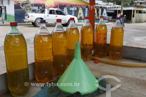 Venda de gasolina em garrafas plásticas - Atalaia do Norte - Amazonas (AM) - Brasil