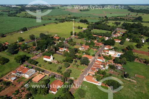 Foto feita com drone do Distrito Barra Dourada com a Capela Nossa Senhora do Carmo - Neves Paulista - São Paulo (SP) - Brasil