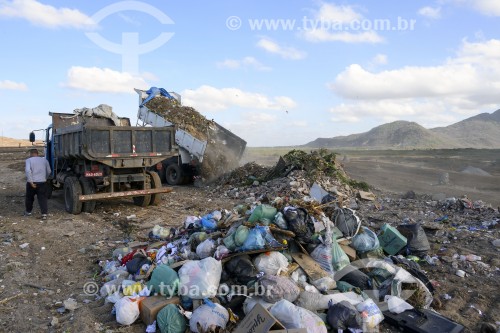 Aterro Sanitário Metropolitano Oeste de Caucaia (ASMOC) - Recebe a coleta de lixo de Fortaleza - Caucaia - Ceará (CE) - Brasil