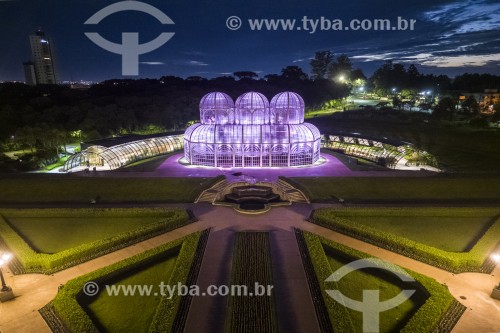 Foto feita com drone da estufa de vidro no Jardim Botânico de Curitiba (Jardim Botânico Francisca Maria Garfunkel Rischbieter) à noite - Curitiba - Paraná (PR) - Brasil