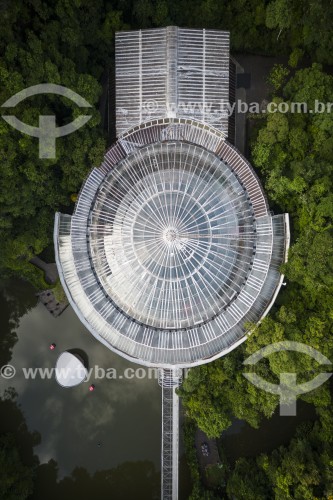 Foto feita com drone do Ópera de Arame - maior casa de shows de Curitiba - feita de canos em uma estrutura que se integra perfeitamente à natureza ao redor  - Curitiba - Paraná (PR) - Brasil