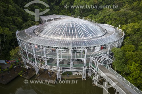 Foto feita com drone do Ópera de Arame - maior casa de shows de Curitiba - feita de canos em uma estrutura que se integra perfeitamente à natureza ao redor  - Curitiba - Paraná (PR) - Brasil