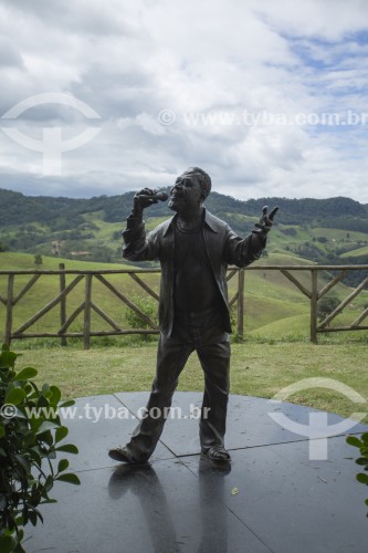 Estátua de Martinho da Vila no Vale Encantado - Duas Barras - Rio de Janeiro (RJ) - Brasil