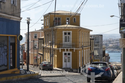 Vista de casas coloridas na cidade de Valparaíso  - Valparaíso - Província de Santiago - Chile