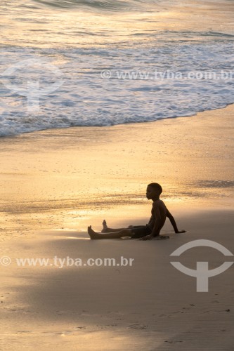 Criança brincando na Praia do Arpoador - Rio de Janeiro - Rio de Janeiro (RJ) - Brasil