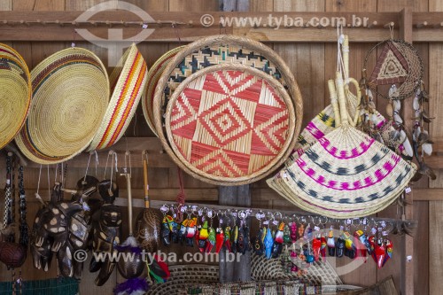Artesanato e produtos tradicionais à venda na Comunidade Tirirca - Parque Nacional de Anavilhanas - Novo Airão - Amazonas (AM) - Brasil