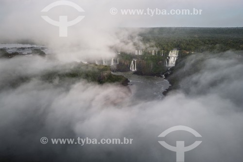 Foto feita com drone de cachoeiras no Parque Nacional do Iguaçu - Foz do Iguaçu - Paraná (PR) - Brasil