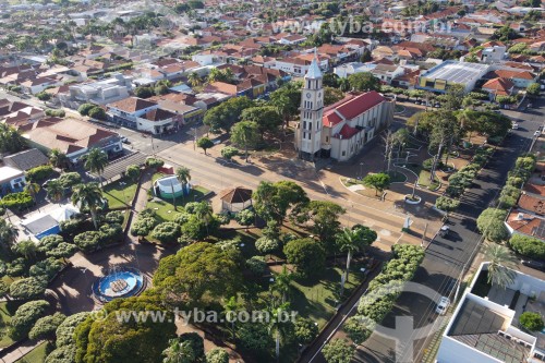 Foto feita com drone da Igreja Matriz de Nossa Senhora Aparecida - Macaubal - São Paulo (SP) - Brasil