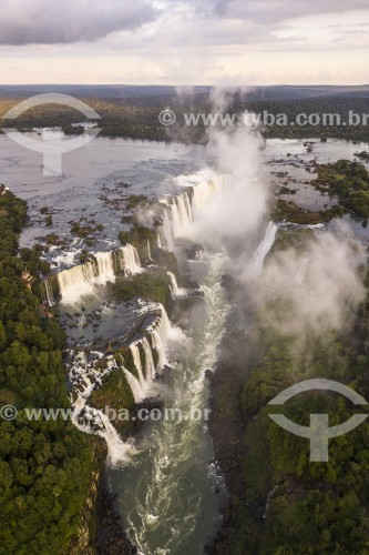 Foto feita com drone de cachoeiras no Parque Nacional do Iguaçu - Foz do Iguaçu - Paraná (PR) - Brasil
