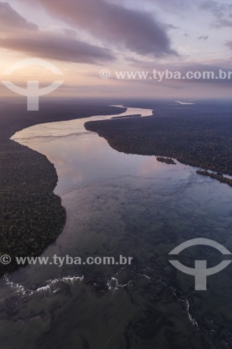 Foto feita com drone do Rio Iguaçu ao entardecer - Foz do Iguaçu - Paraná (PR) - Brasil