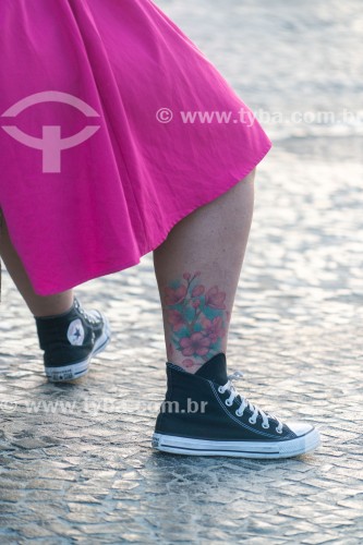 Detalhe de perna de mulher com tatuagem - Arpoador - Rio de Janeiro - Rio de Janeiro (RJ) - Brasil