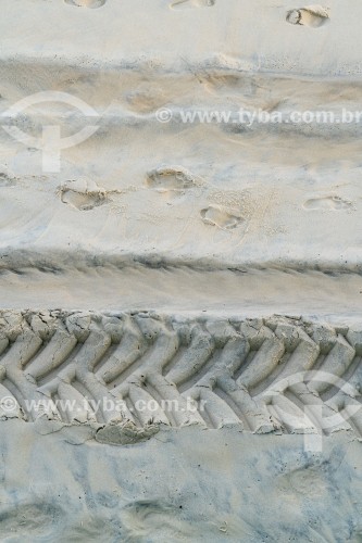 Marcas de pneus na areia da Praia de Ipanema - Rio de Janeiro - Rio de Janeiro (RJ) - Brasil
