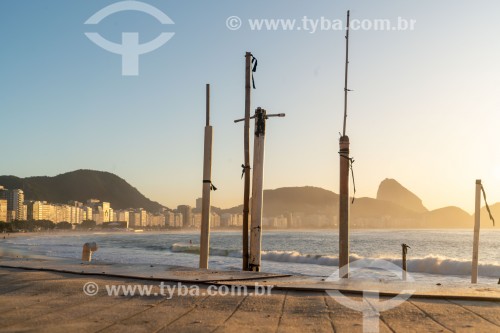 Mastros improvisados para colocação de bandeiras - Rio de Janeiro - Rio de Janeiro (RJ) - Brasil