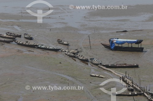 Barcos encalhados no Lago do Aleixo durante seca do Rio Negro - Manaus - Amazonas (AM) - Brasil