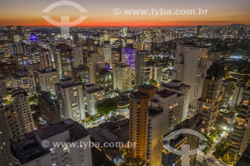 Foto feita com drone de prédios residenciais à noite - São Paulo - São Paulo (SP) - Brasil