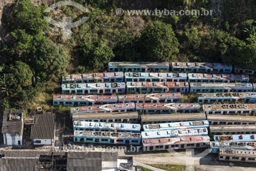 Vista aérea de vagões de trem abandonados - Rio de Janeiro - Rio de Janeiro (RJ) - Brasil