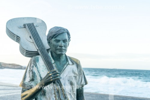 Estátua do maestro Tom Jobim no calçadão da Praia do Arpoador - Rio de Janeiro - Rio de Janeiro (RJ) - Brasil