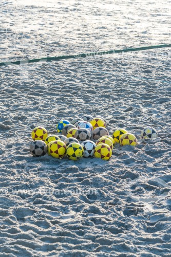 Bolas para aula de futvôlei na Praia do Diabo - Rio de Janeiro - Rio de Janeiro (RJ) - Brasil