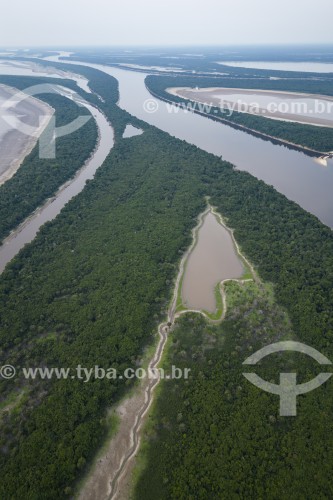 Foto feita com drone do Rio Negro e da floresta amazônica durante seca severa na Amazônia - Parque Nacional de Anavilhanas  - Manaus - Amazonas (AM) - Brasil