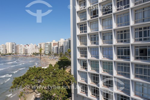 Foto feita com drone do  Edifício Sobre as Ondas com a Praia de Astúrias à esquerda - Guarujá - São Paulo (SP) - Brasil
