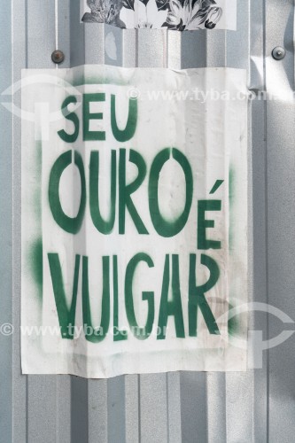 Lambe-lambe (Cartaz) sobre tapume em frente ao Museu Nacional de Belas Artes durante o carnaval - Rio de Janeiro - Rio de Janeiro (RJ) - Brasil