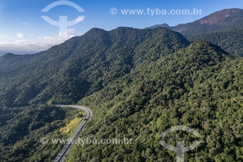 Foto feita com drone da BR-277 (Grande Estrada) - Estrada que liga Curitiba ao litoral paranaense - Serrra do Mar - Morretes - Paraná (PR) - Brasil