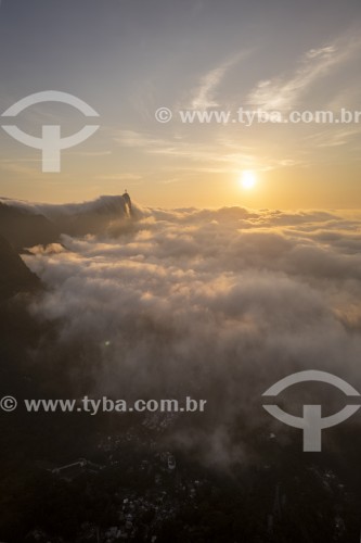 Foto feita com drone do Cristo Redentor a partir do mirante da Vista Chinesa durante o nascer do sol - Rio de Janeiro - Rio de Janeiro (RJ) - Brasil