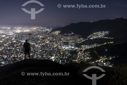 Vista noturna do Rio de Janeiro a partir do Pico do Perdido no Parque Nacional da Tijuca - Rio de Janeiro - Rio de Janeiro (RJ) - Brasil