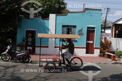 Detalhe de fachada de moradia tí­pica da cidade de Parintins - Parintins - Amazonas (AM) - Brasil