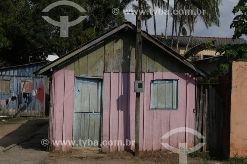 Detalhe de fachada de moradia tí­pica da cidade de Parintins - Parintins - Amazonas (AM) - Brasil